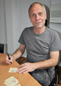Peter Ratzenbeck unterschreibt Labels für Signature Modell